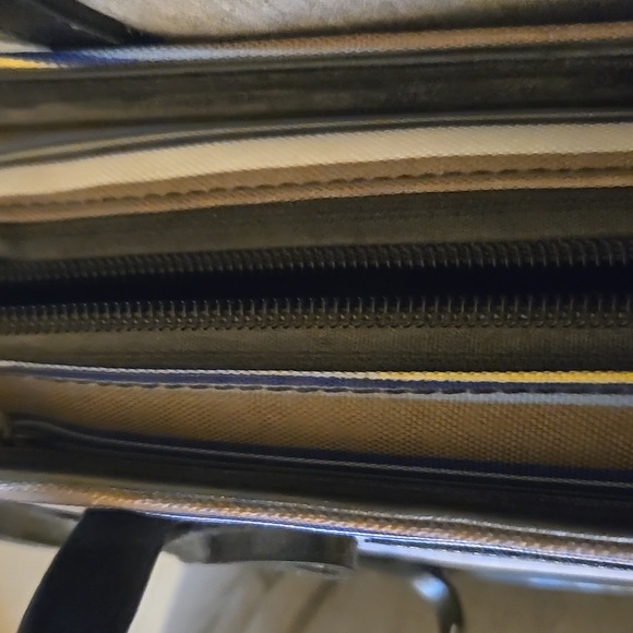 Super cute Kate Spade hand bag - Picture 4 of 5